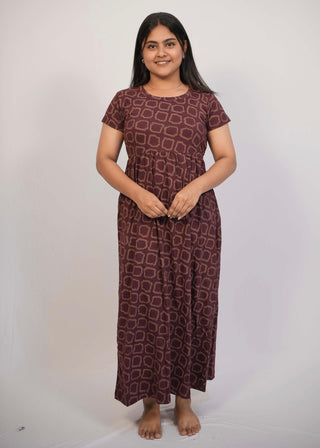 MAROON SQUARES | NON-FEEDING MAXI – SHORT SLEEVES | ANKLE LENGTH MAXI