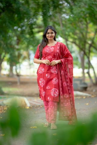 CRIMSON RADIANCE | MATERNITY KURTI SET