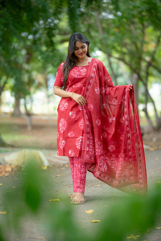 CRIMSON RADIANCE | MATERNITY KURTI SET
