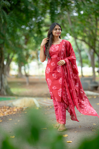 CRIMSON RADIANCE | MATERNITY KURTI SET