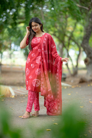 CRIMSON RADIANCE | MATERNITY KURTI SET
