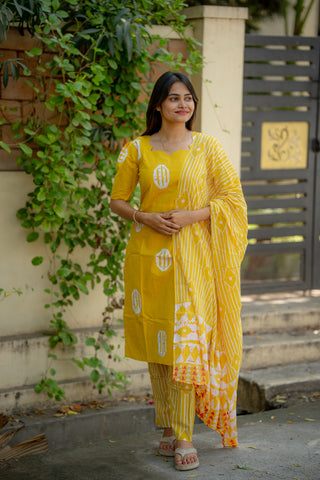HALDI | MATERNITY KURTI SET