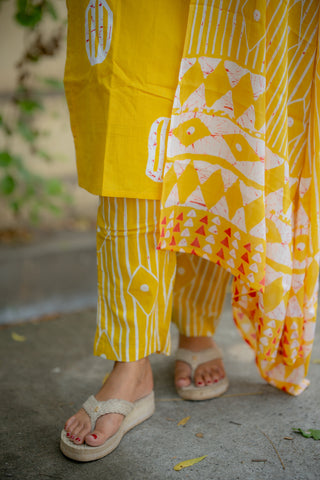 HALDI | MATERNITY KURTI SET