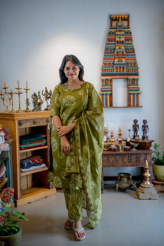 VERDANT BLOOM | MATERNITY KURTI SET