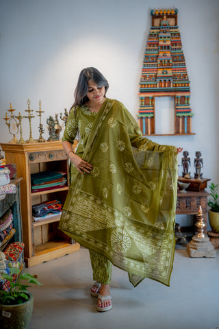 VERDANT BLOOM | MATERNITY KURTI SET